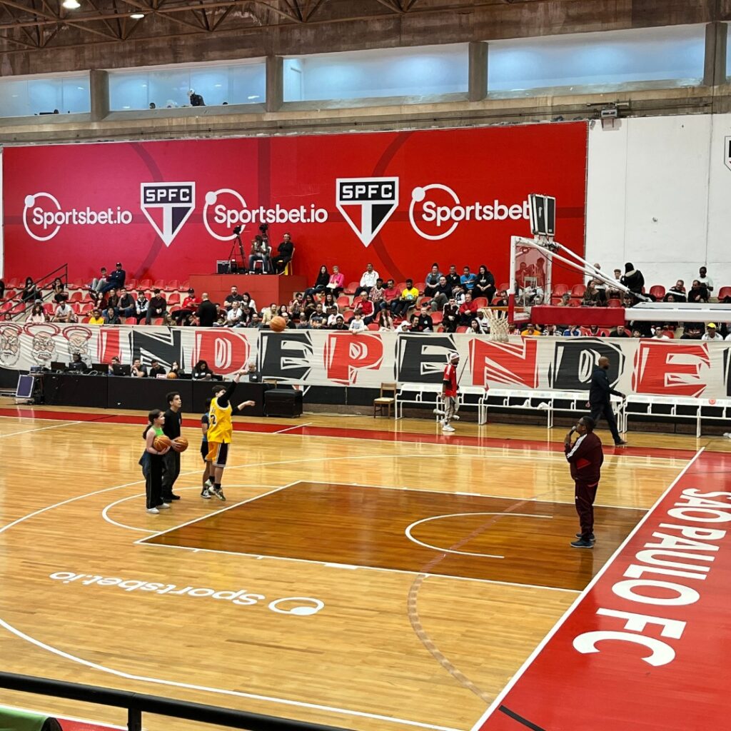 Clube Atlético JuventusEscola de Basquete - NBA Basketball School